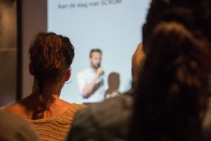 Tipy, aby se vám při konferencích nebo přednáškách netřásl hlas