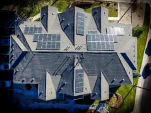 Investovat do solárních panelů se vyplatí, a to z několika důvodů