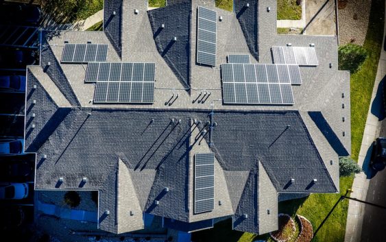 Investovat do solárních panelů se vyplatí, a to z několika důvodů