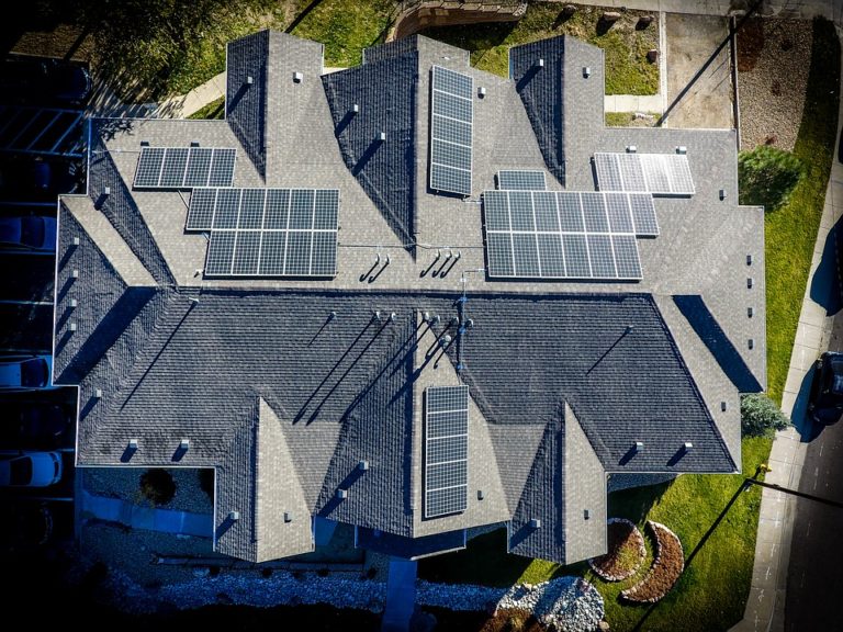Investovat do solárních panelů se vyplatí, a to z několika důvodů