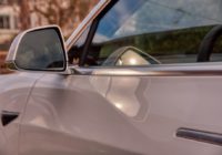Nedostatek čipů kraluje automobilovému průmyslu. Tesla zavírá továrnu